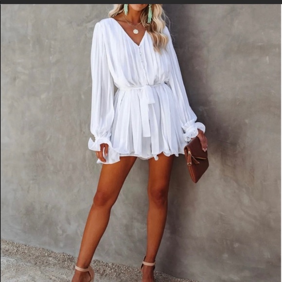 Vici Dolls White Pleated Romper - Picture 3 of 3